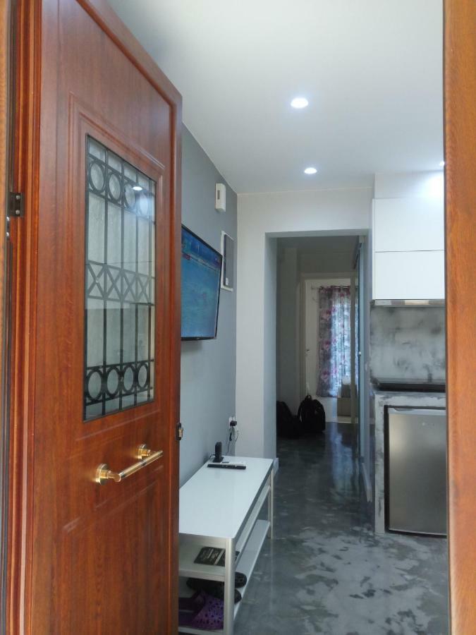 New Apartment With A Separate Entrance Near The Subway. Athene Buitenkant foto